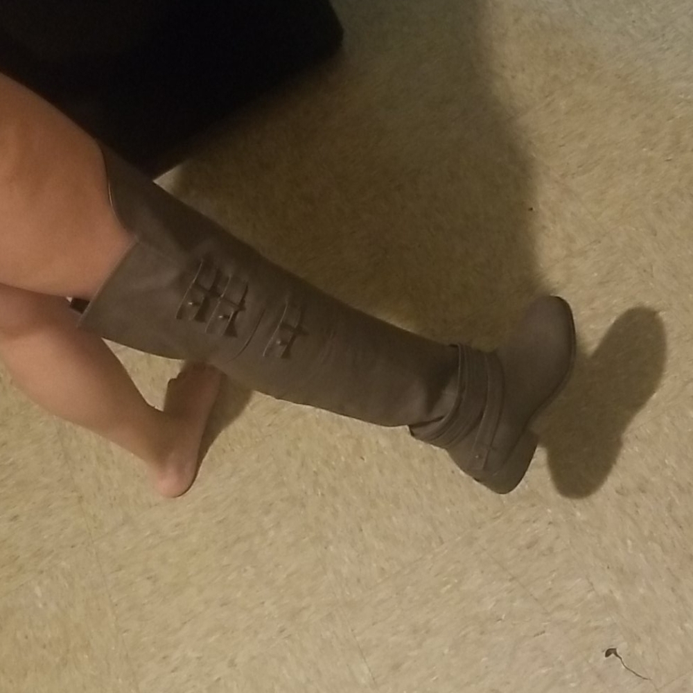 Boots - Picture 4 of 4
